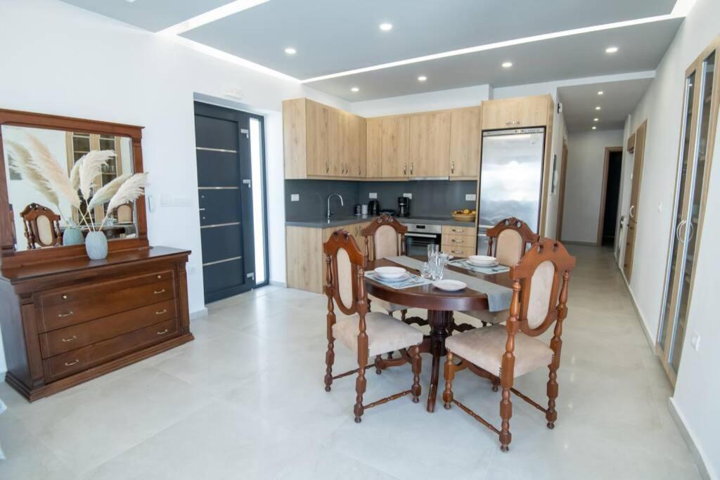 George's Apartment *